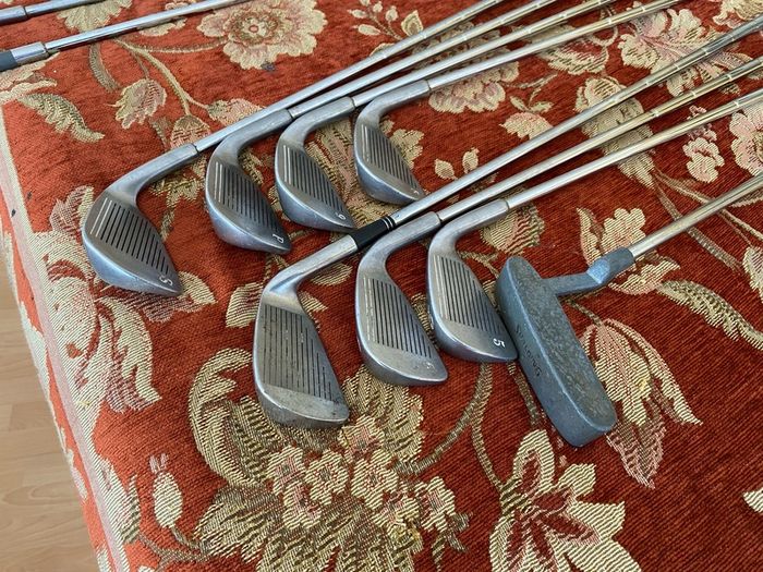 Set of left handed golf clubs