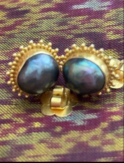 Carolyn Tyler Designer 22ct Gold & Tahitian Pearl Earrings