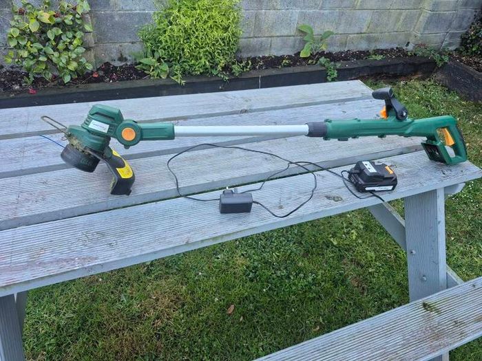 grass strimmer