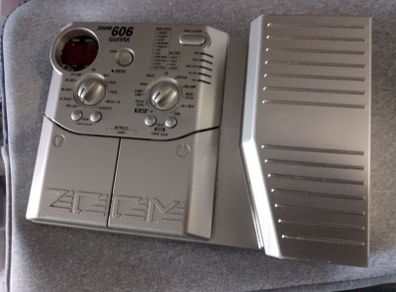 Zoom 606 multi effects processor for electric guitar
