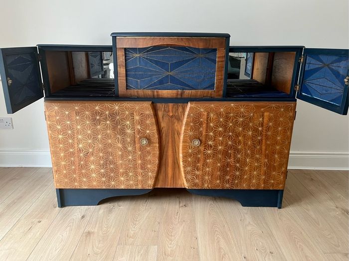 SALE!Stunning Vintage Cocktail Cabinet/Drinks Cabinet/ Sideboard