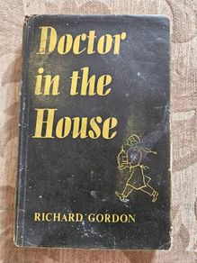 Doctor In The House.  By Richard Gordon First Edition 19th Impression 1954. Hardback With Dustjacket In Good Condition.  See Photos For Same.