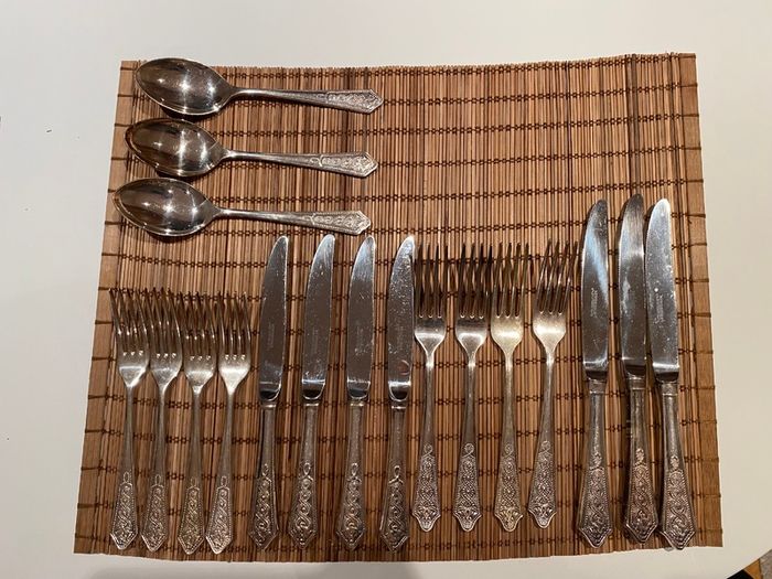 Vintage Newbridge Silverware 18-Piece EPNS Cutlery Set - Celtic Pattern