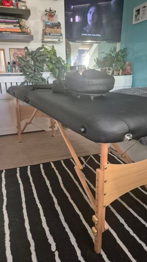 massage table