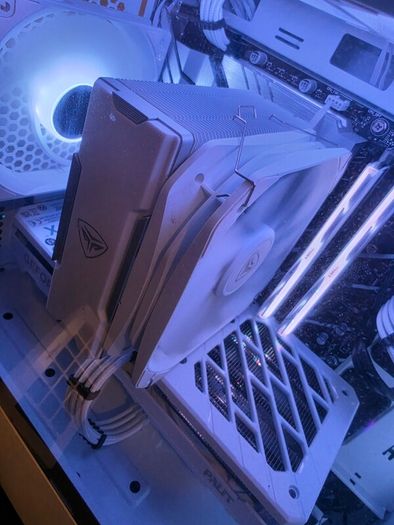 High End White build Gaming PC / streaming set up