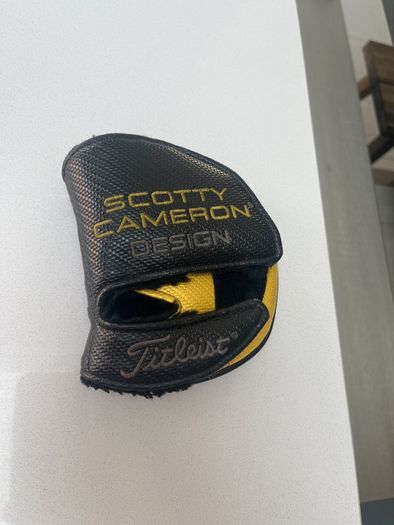 33" Scotty Cameron phantom 9 putter.