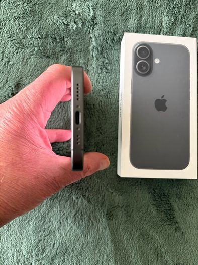 iPhone 17 256gb Black. Unlocked to all networks.