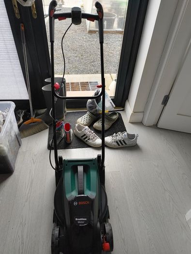 cordless lawnmower