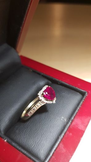 9 ct  gold ring Rubies and diamonds