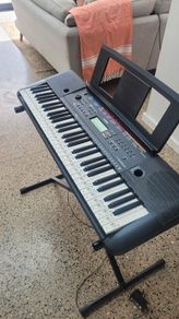 Yamaha E263 keyboard