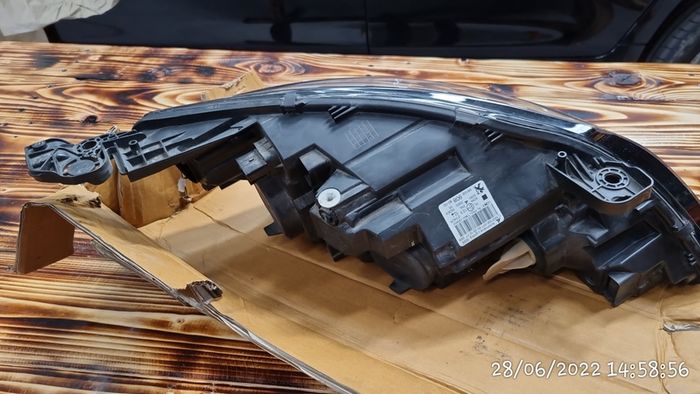 Peugeot 206  - Front Left Head Lamp