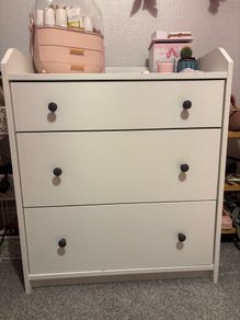 chest of drawers