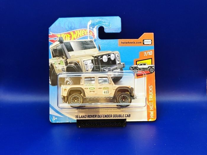 Hot Wheels '15 Land Rover Defender Double Cab, new.