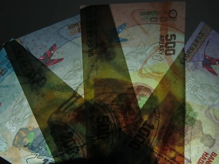 Bank of  madagascar MADAGASIKARA Set of 4 Malagasy 100 , 200 , 500 , 1000 Ariary New UNC Foreign