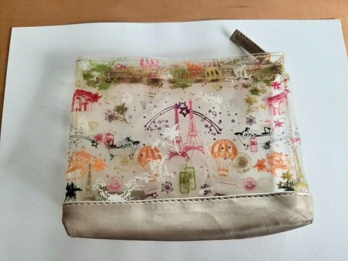 Roger & Gallet toiletry bag