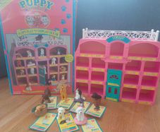 Vintage Puppy in my Pocket play n display house