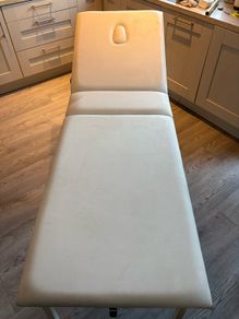 massage table