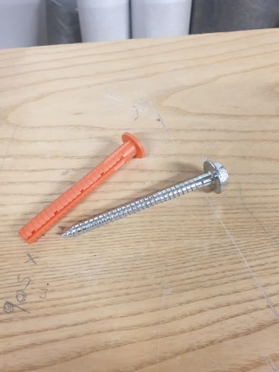 Heavy duty plug and screw anchor