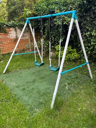 Kids swing