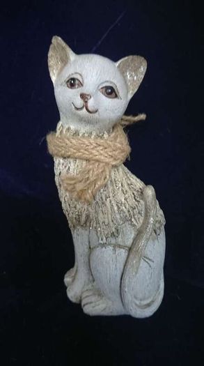 Cat figurines