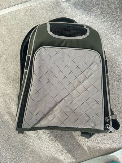 Cat / small dog backpack carrier
