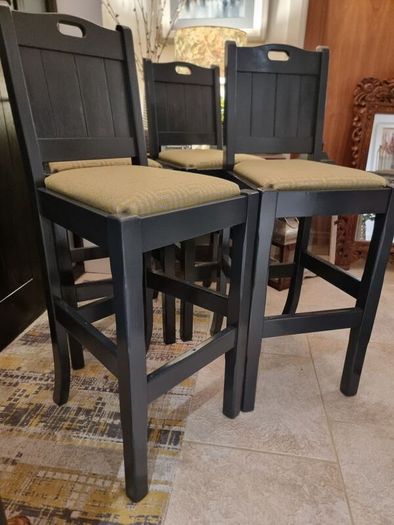 Beautiful Kitchen Island Stools x 4