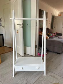 Kid's clothes rail