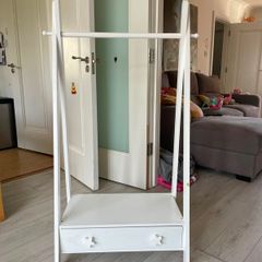 Kid's clothes rail