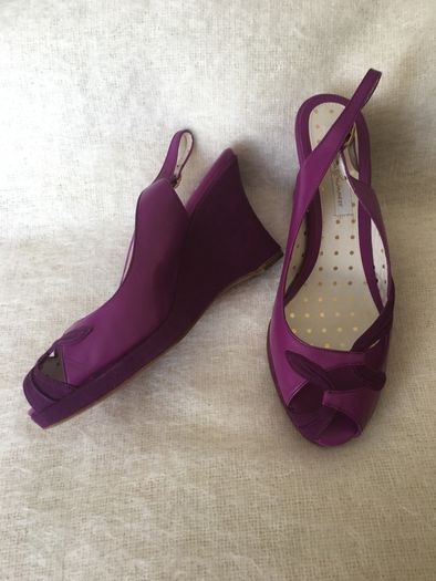WEDGES - (NEW) Lulu Guinness Raphaella Wedge Sandals. Size 5