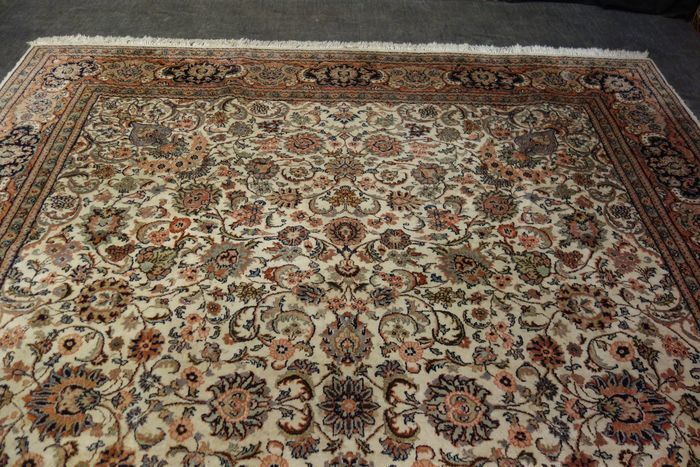 P.ersian Tabriz Rug 3.1 X 2.43m (TZ)