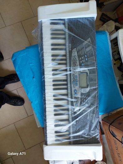 Bontempi System 5 Plus, 61 Professional key keyboard, Model No PM-746, with charger, headphones, songbooks,music sheet stand, new, never used