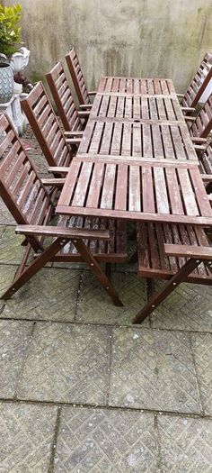 Table & 8 chairs