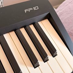 Roland FP10 electric piano