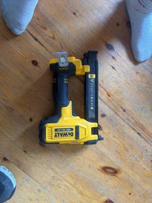 dewalt dewalt dcn701 stapler