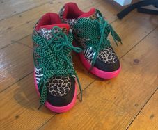 New ladies size 6 runners