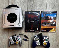 GameCube Bundle: Resident Evil 4 + THPS4
