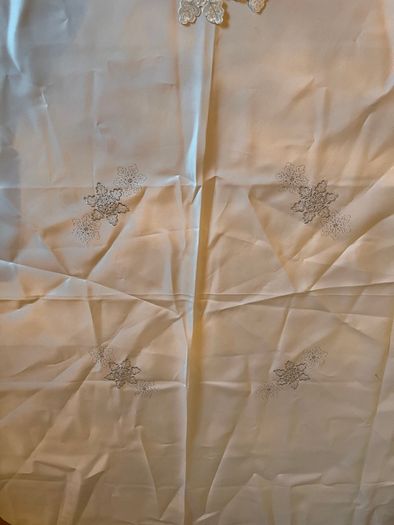 Embroidery Round Table Cloth & Matching Runner