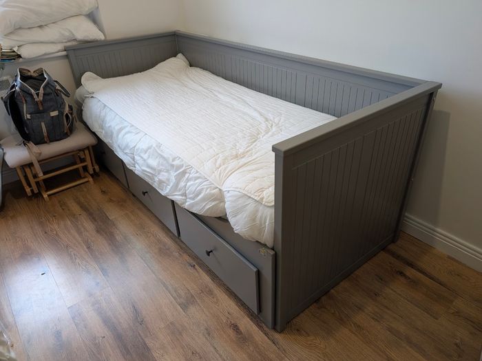 HEMNES Day-bed w 3 drawers/2 mattresses