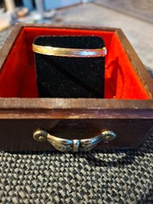 9ct gold bangle