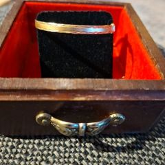 9ct gold bangle