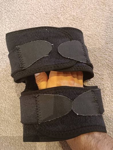 Mueller knee support