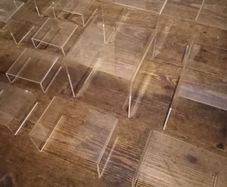 19 Figurene stands
