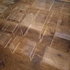 19 Figurene stands