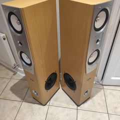 M-audio Floor standing speakers