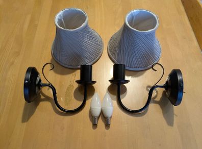Set of 2 wall lights (bulbs included)