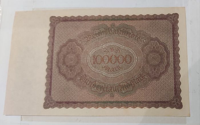 1923 German 100,000 mark consecutive pair in uncirculated condition