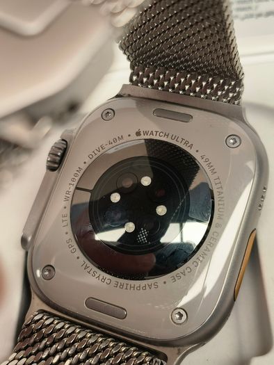 Apple Watch Ultra Gen1 GPS + Cellular, 49mm Titanium & Ceramic Case (Battery: 83%) Excellent