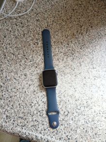 Apple Watch SE 2nd Gen (44mm) GPS - Great Condition + Charger