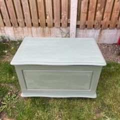 Wood blanket chest