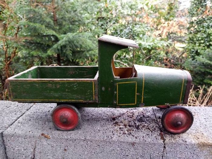 very early triang truck